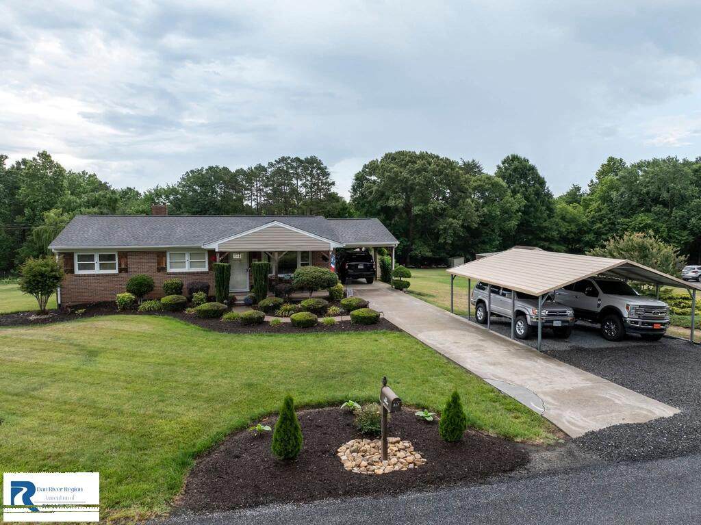 317 Meadowood Ln - Photo 1