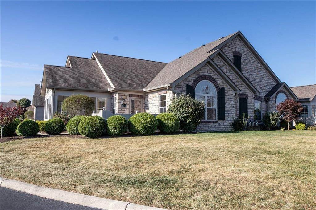 7025 Creekside Circle - Photo 1