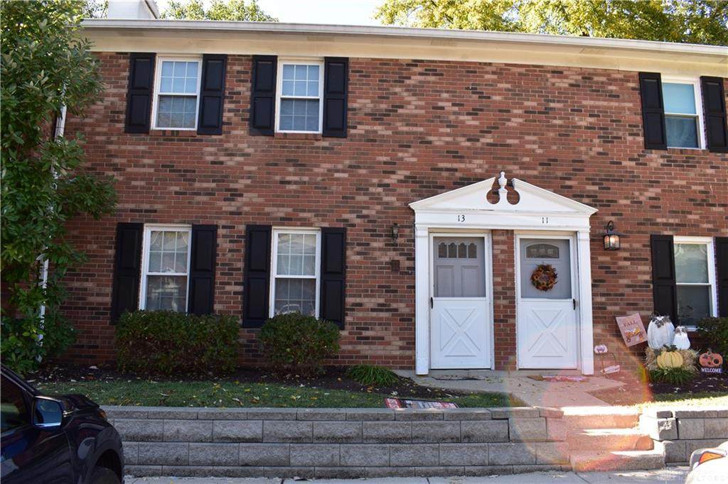 13 Queens Court - Photo 1
