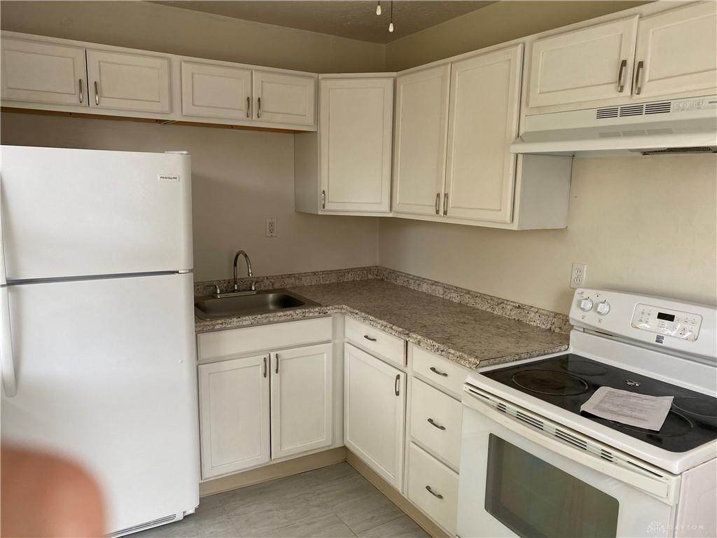 305 Wallace Drive - Photo 1