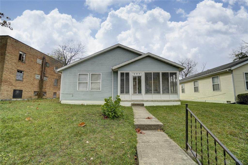 242 Niagara Avenue - Photo 1