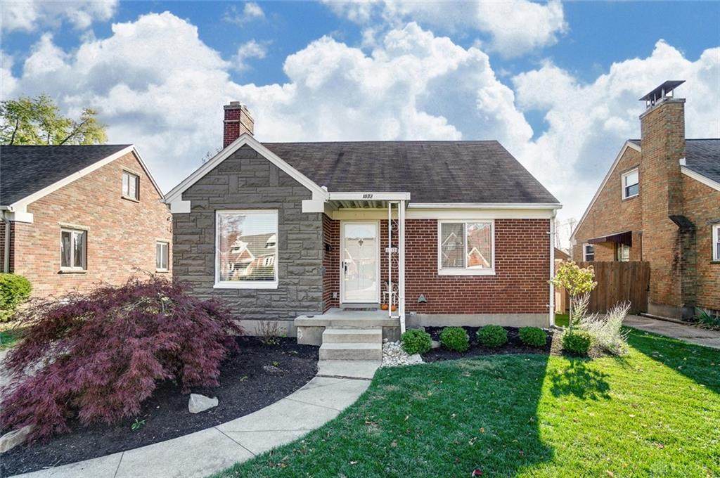 1032 Warwick Place - Photo 1