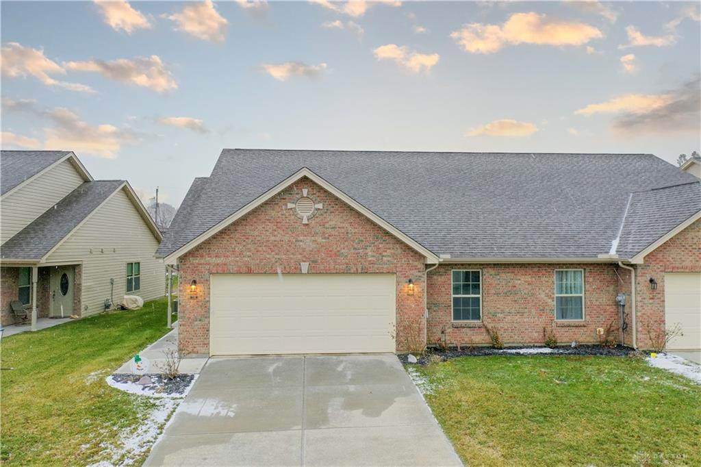 718 Villa Court - Photo 1