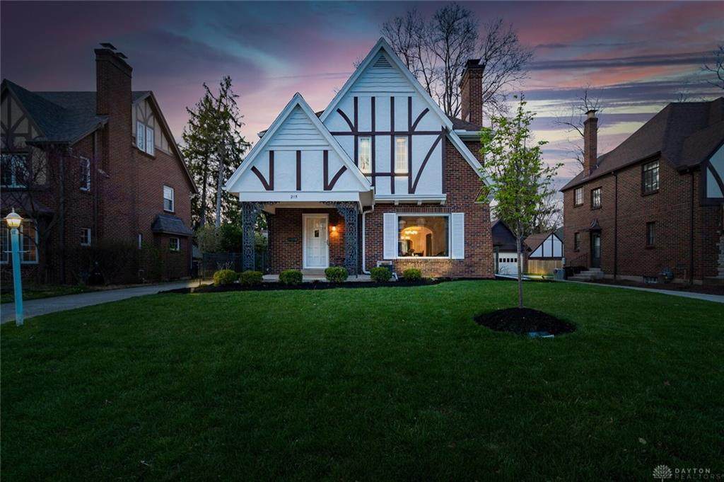 215 Spirea Drive - Photo 1