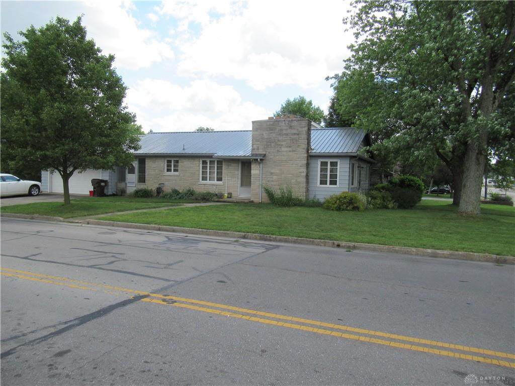 925 Main Street - Photo 1