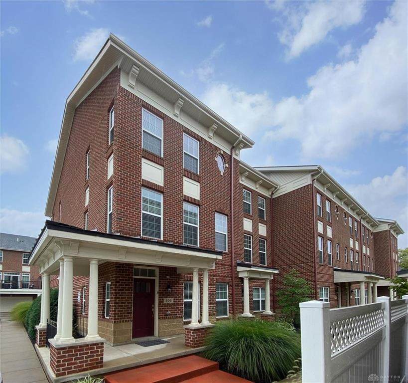506 Brownstone Row - Photo 1