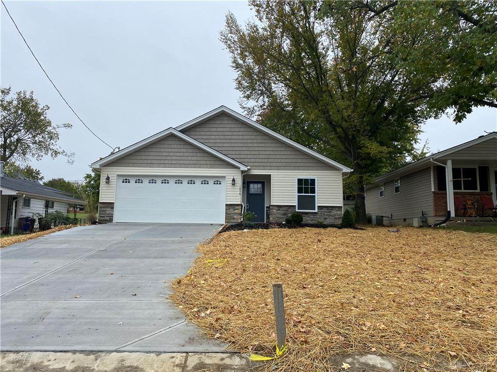 1056 Westview - Photo 1