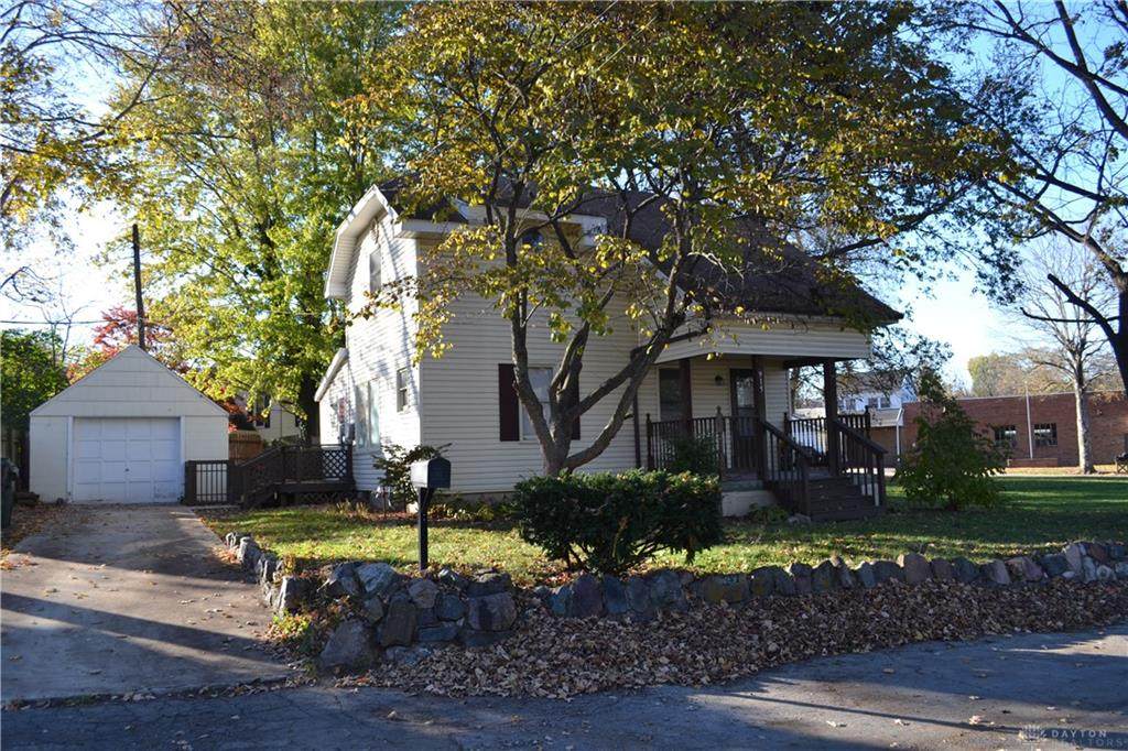 915 Englewood Drive - Photo 1