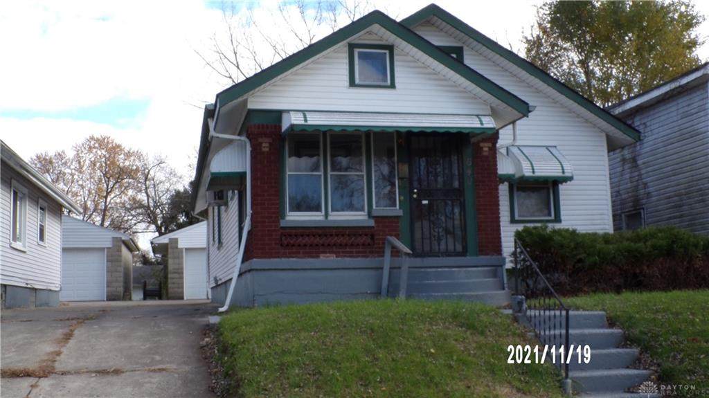 640 Gramont Avenue - Photo 1