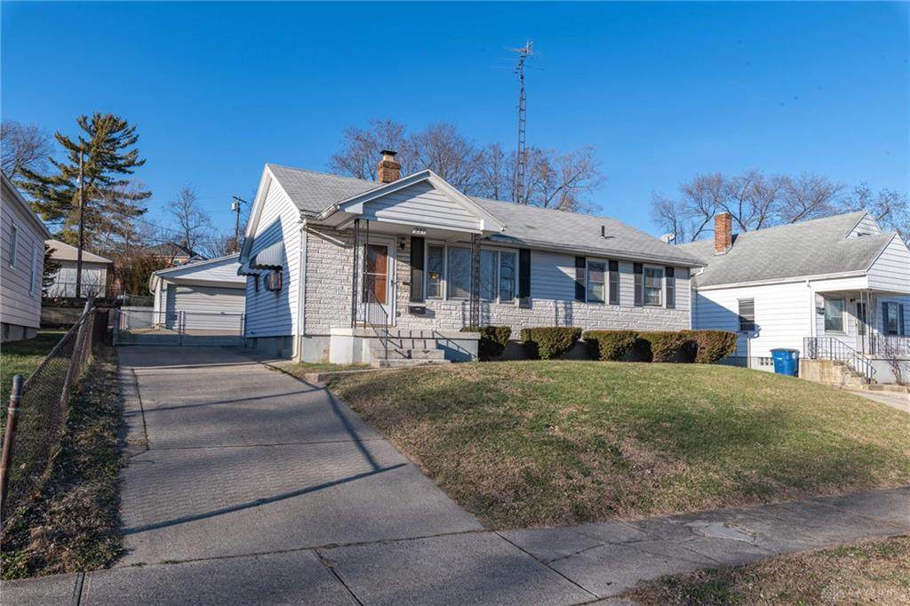 221 Parkwood Drive - Photo 1