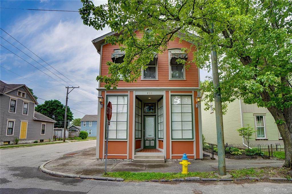 200 Henry Street - Photo 1