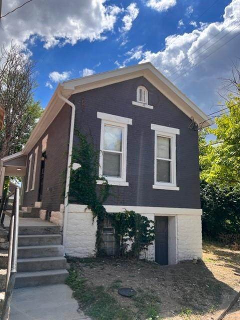 220 Hickory Street - Photo 1