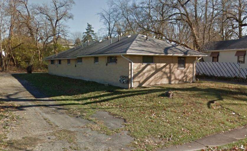 2046 Shaftesbury Road - Photo 1