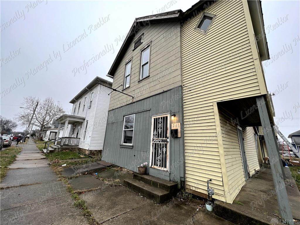 241 Chestnut Avenue - Photo 1