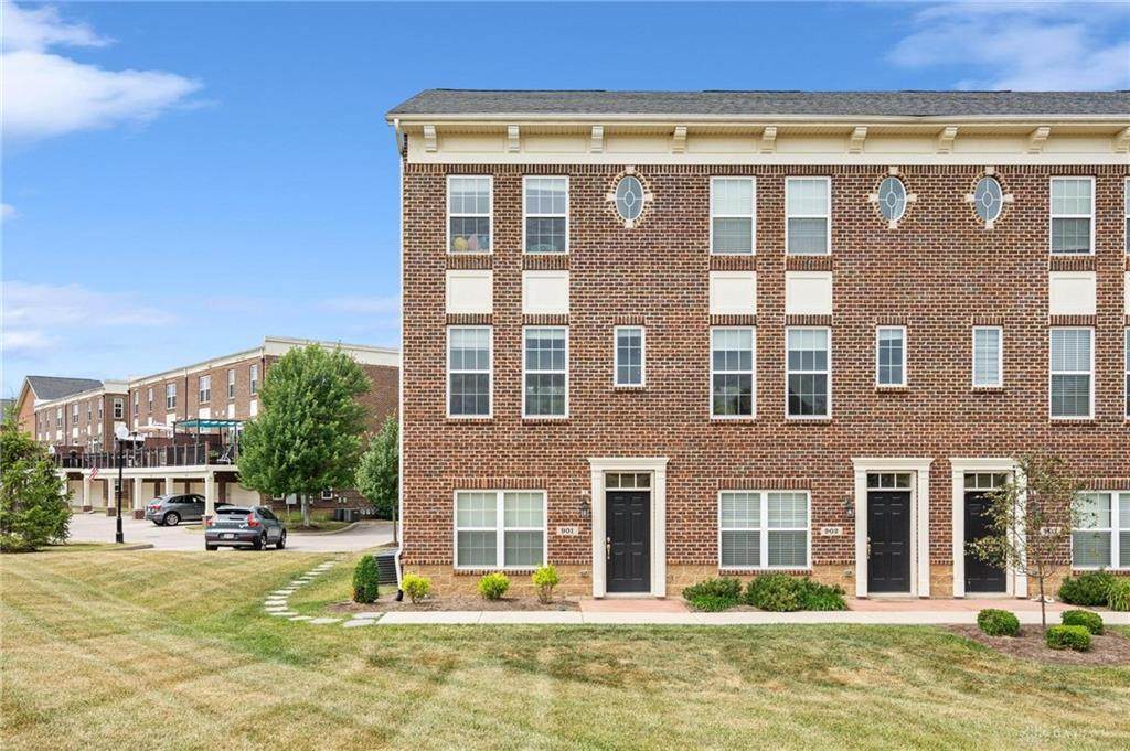 901 Brownstone Row - Photo 1