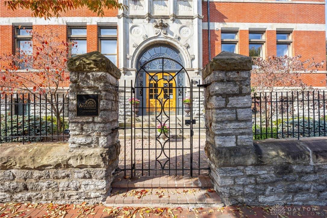 1125 St Gregroy - Photo 1