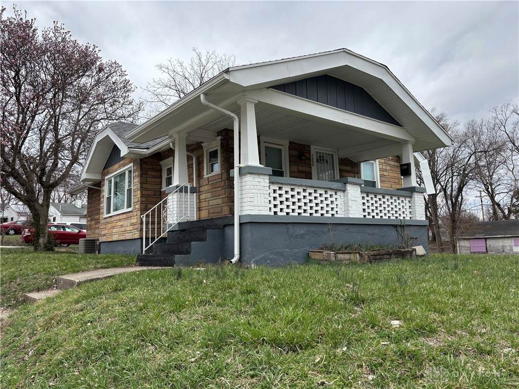 1035 Mcarthur Avenue - Photo 1