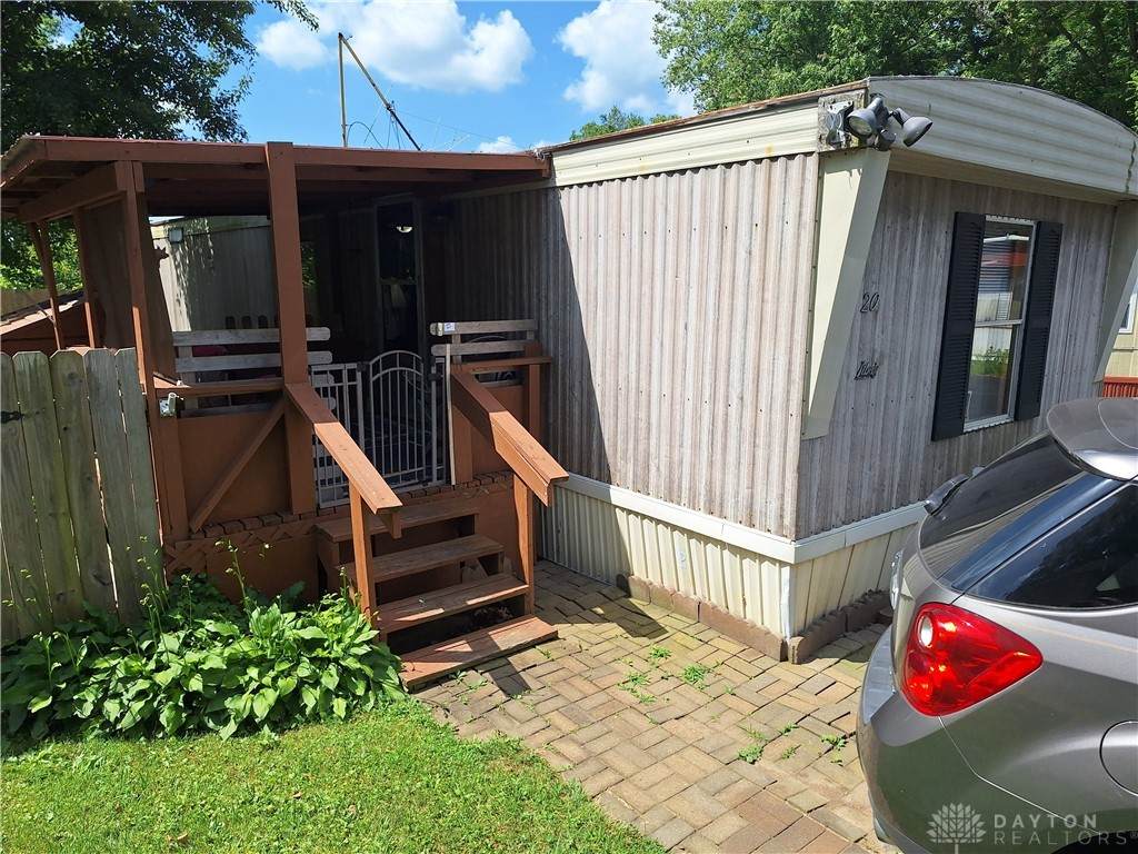 9500 Collett - Photo 1