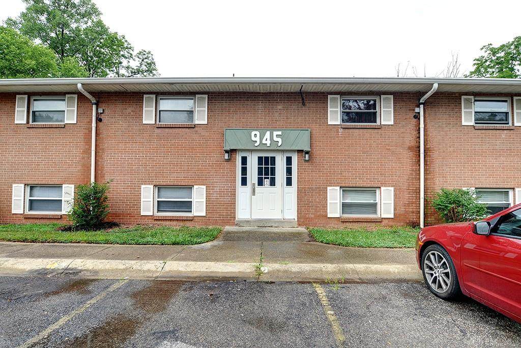 943 11th Street - Photo 1