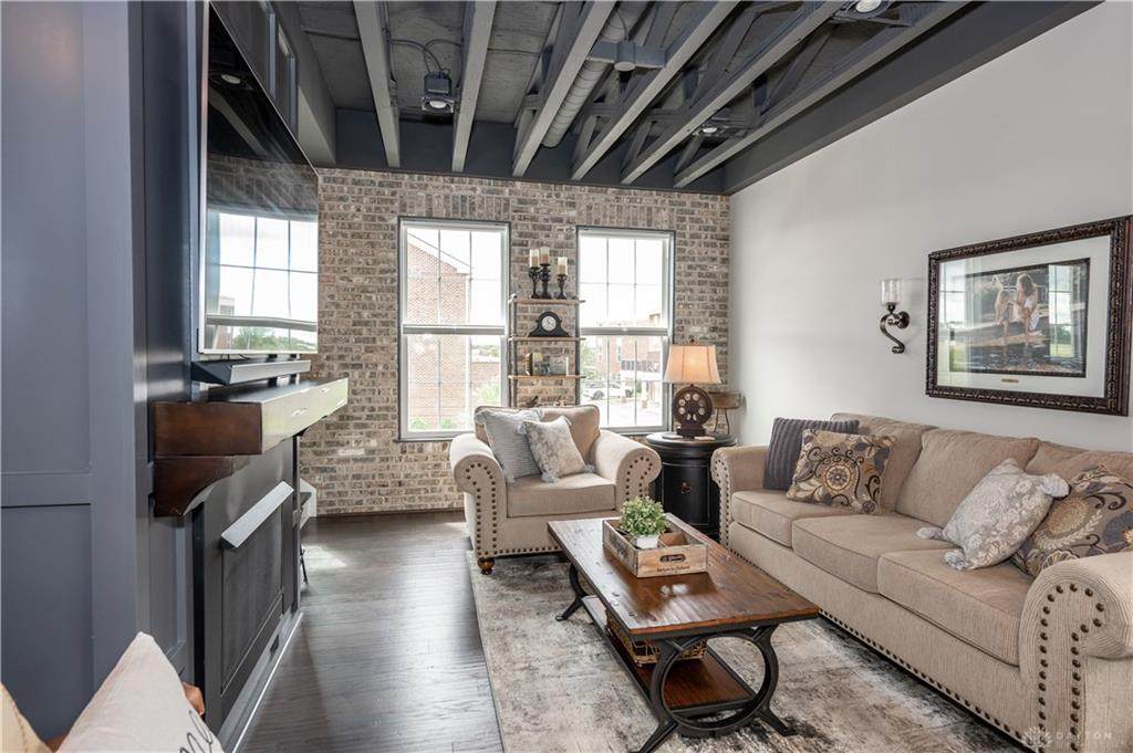 1101 Parklake Row - Photo 1