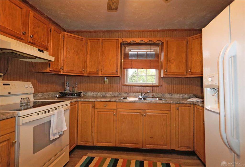 1945 Ontario Avenue - Photo 1