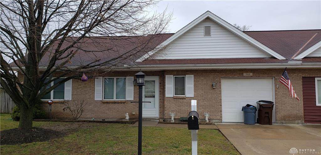 944 Bloomfield Court - Photo 1