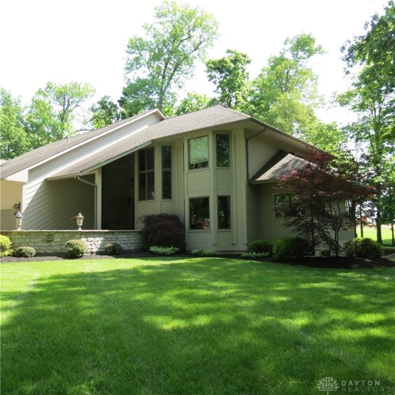 10207 Oak Creek Drive - Photo 1