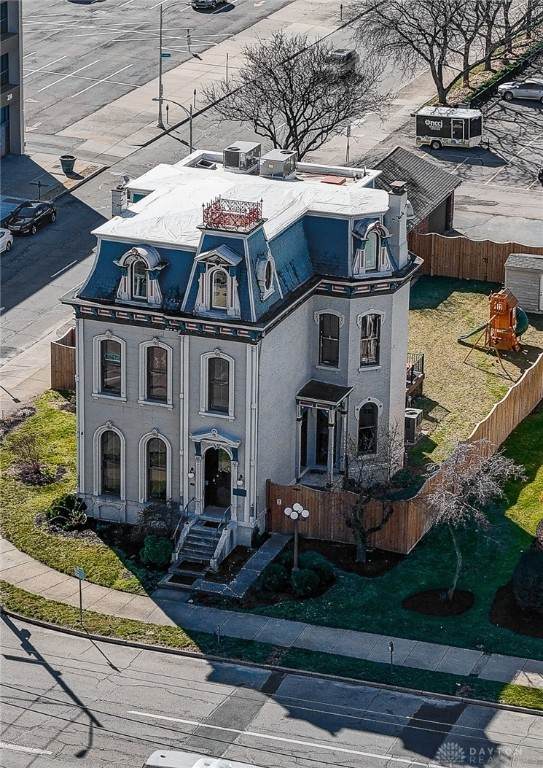 208 Monument Avenue - Photo 1