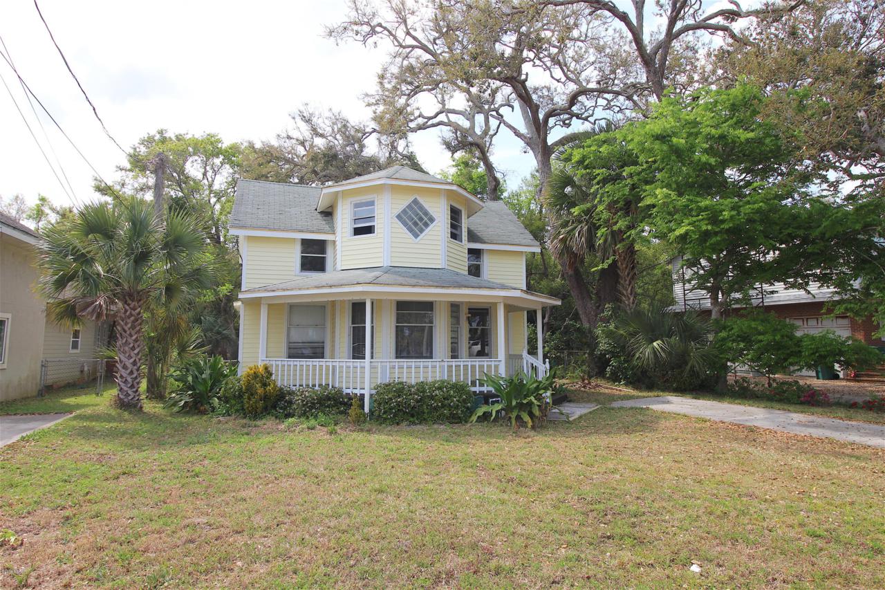 1518 Riverside Drive - Photo 1