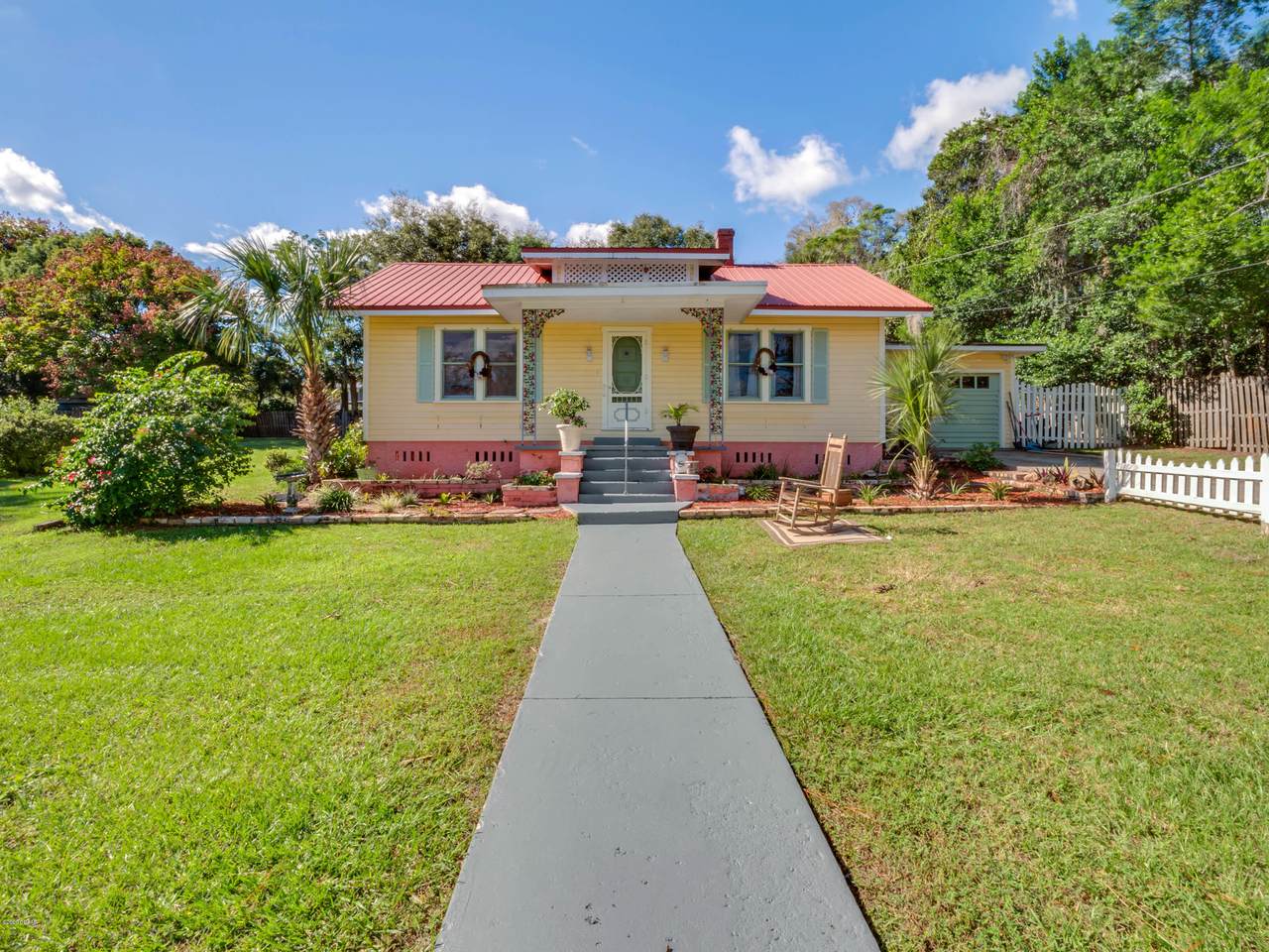 236 Salisbury Avenue - Photo 1