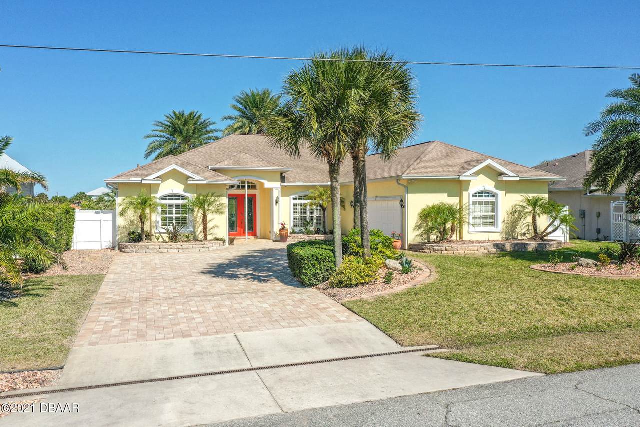 136 Palm Circle - Photo 1
