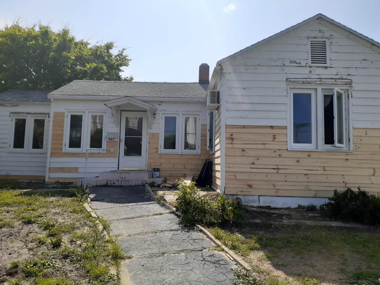425 Oleander Avenue - Photo 1
