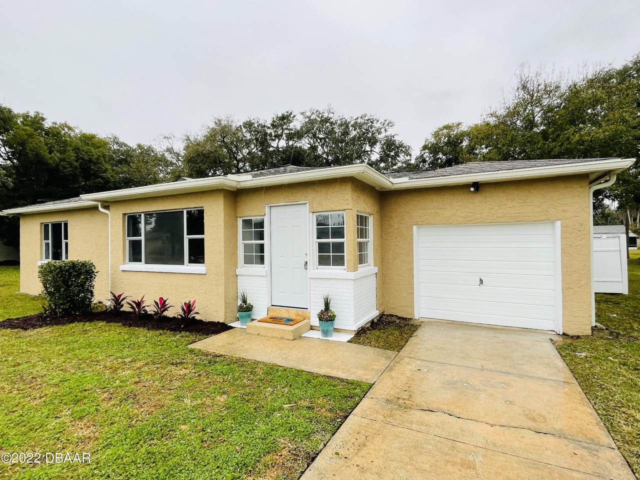 924 Beach Street - Photo 1