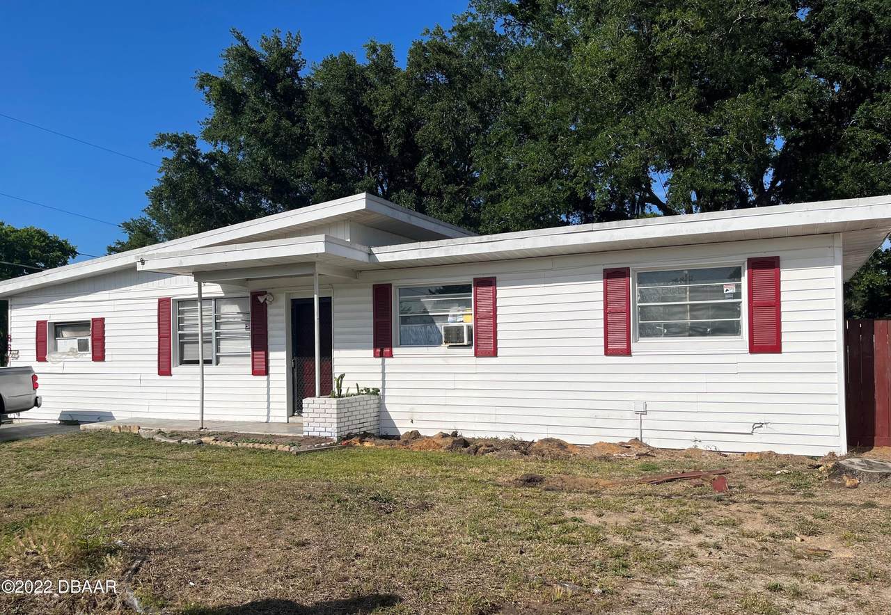 861 White Court - Photo 1