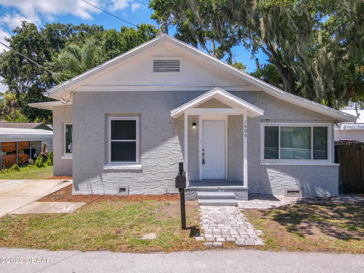 1606 Lockhart Street - Photo 1