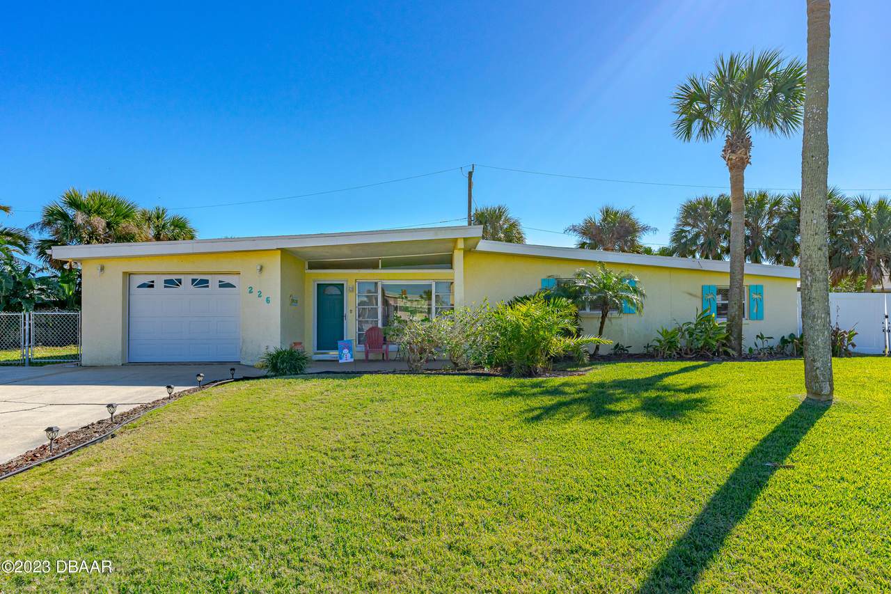 226 Venetian Way - Photo 1