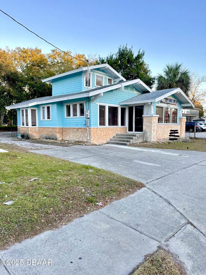 943 Ridgewood Avenue - Photo 1