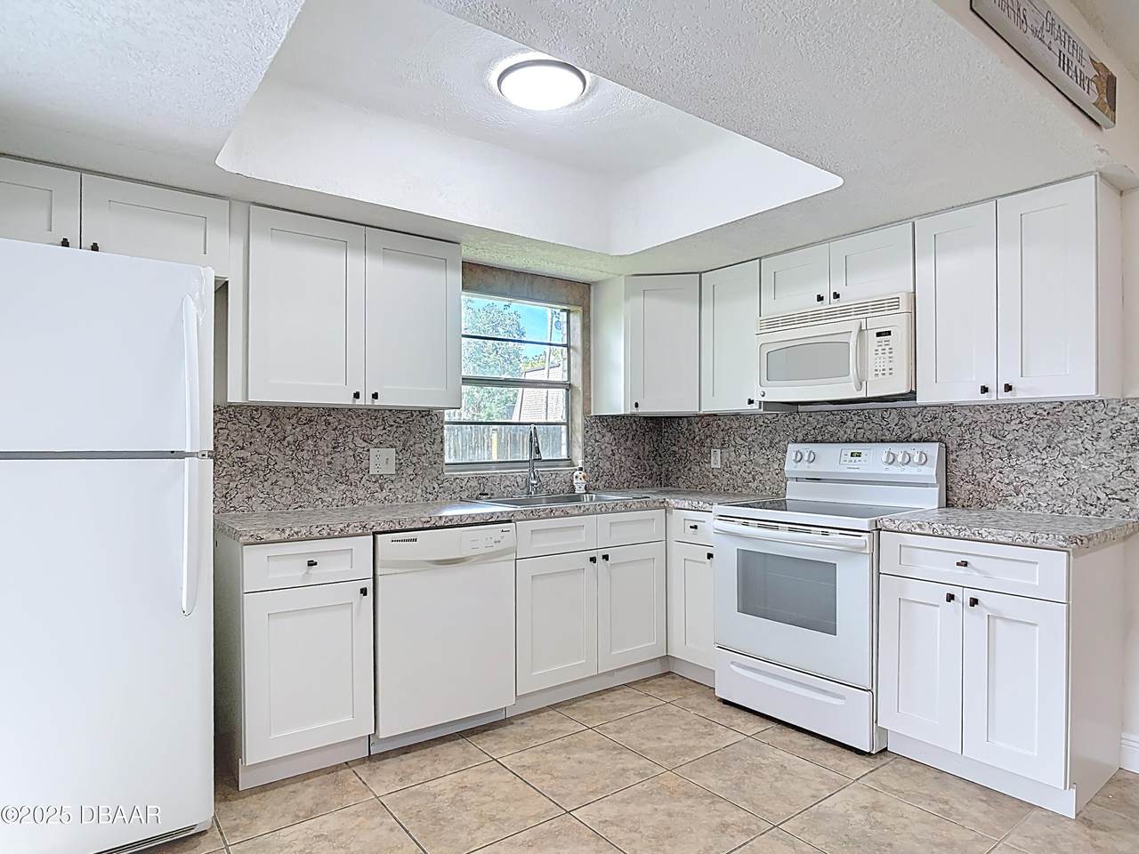 94 Moonstone Court - Photo 1