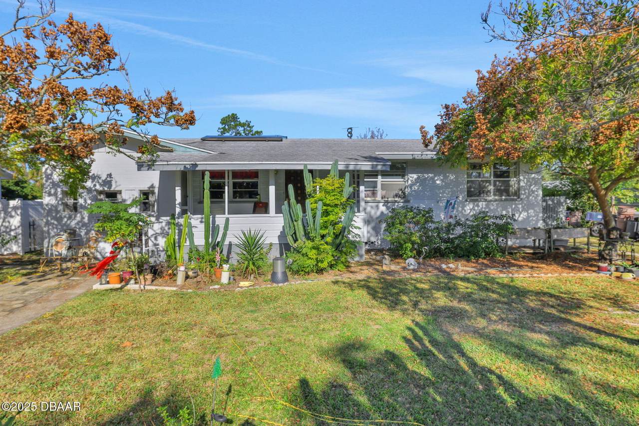 199 Rosewood Avenue - Photo 1