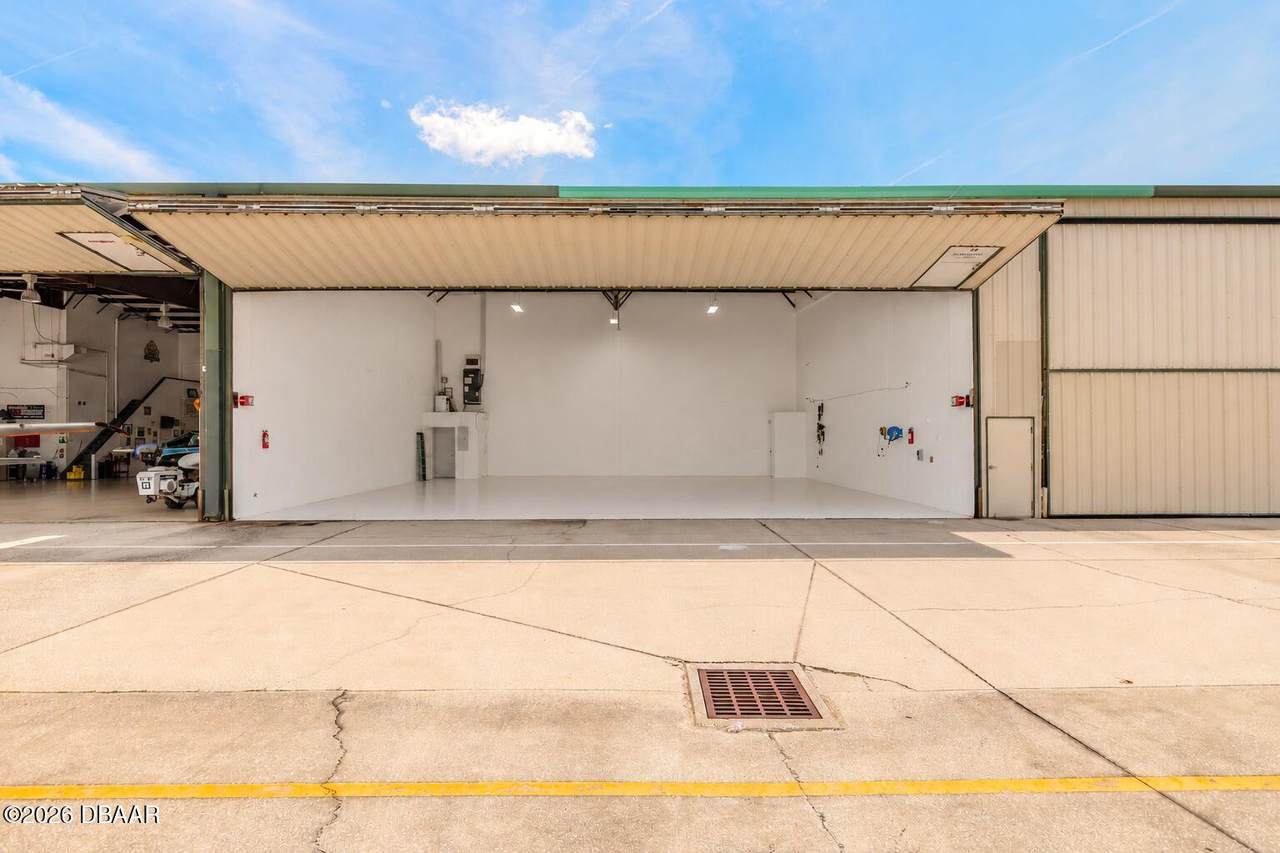 212 Cessna Boulevard - Photo 1