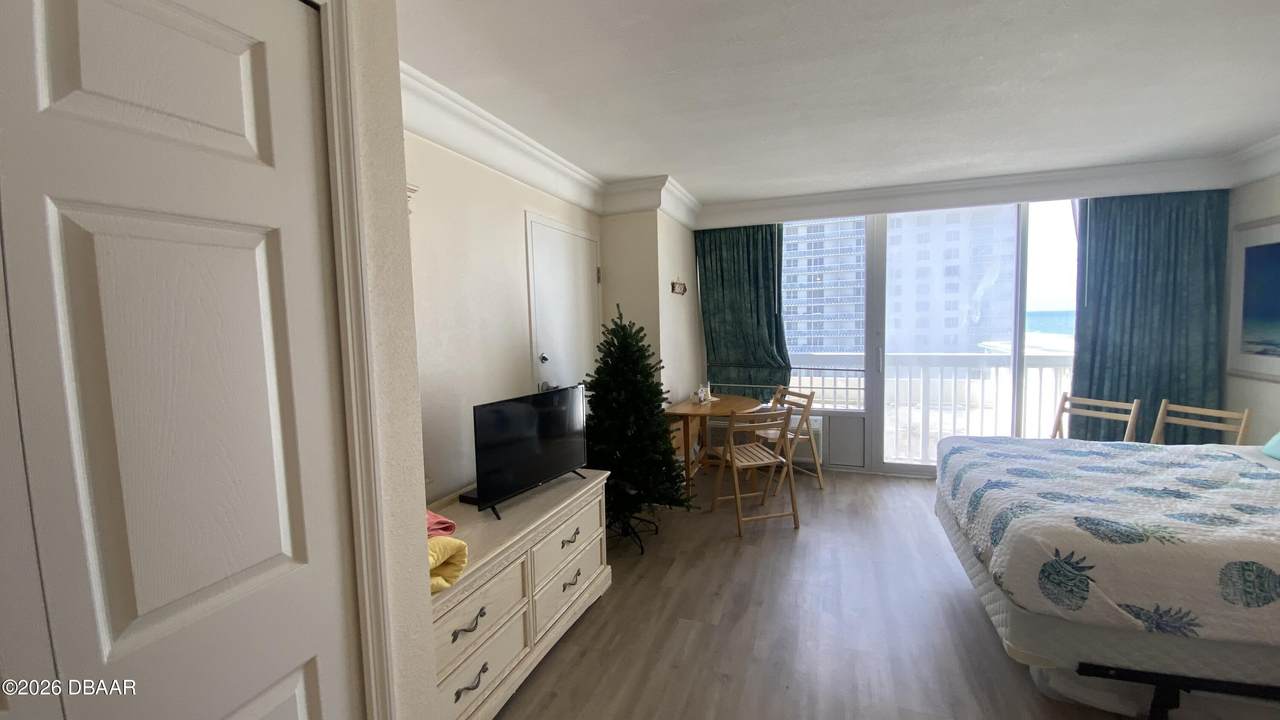 https://bt-photos.global.ssl.fastly.net/daytonabeach/1280_boomver_1_1227083-2.jpg