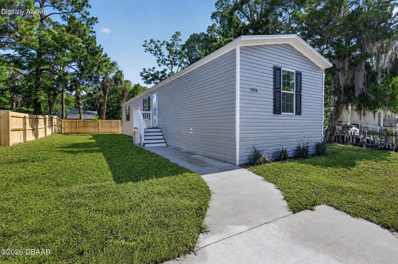 1606 Avenue C - Photo 1