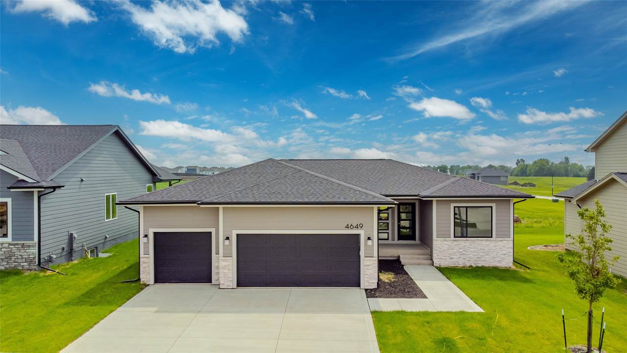 4649 177th Street - Photo 1