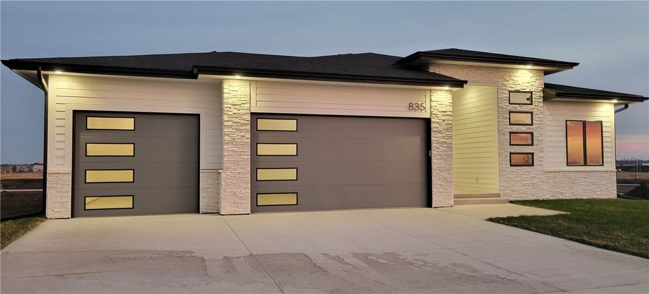 835 Sandy Hollow Circle - Photo 1