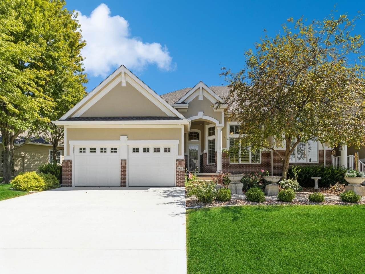 906 Burr Oaks Drive - Photo 1