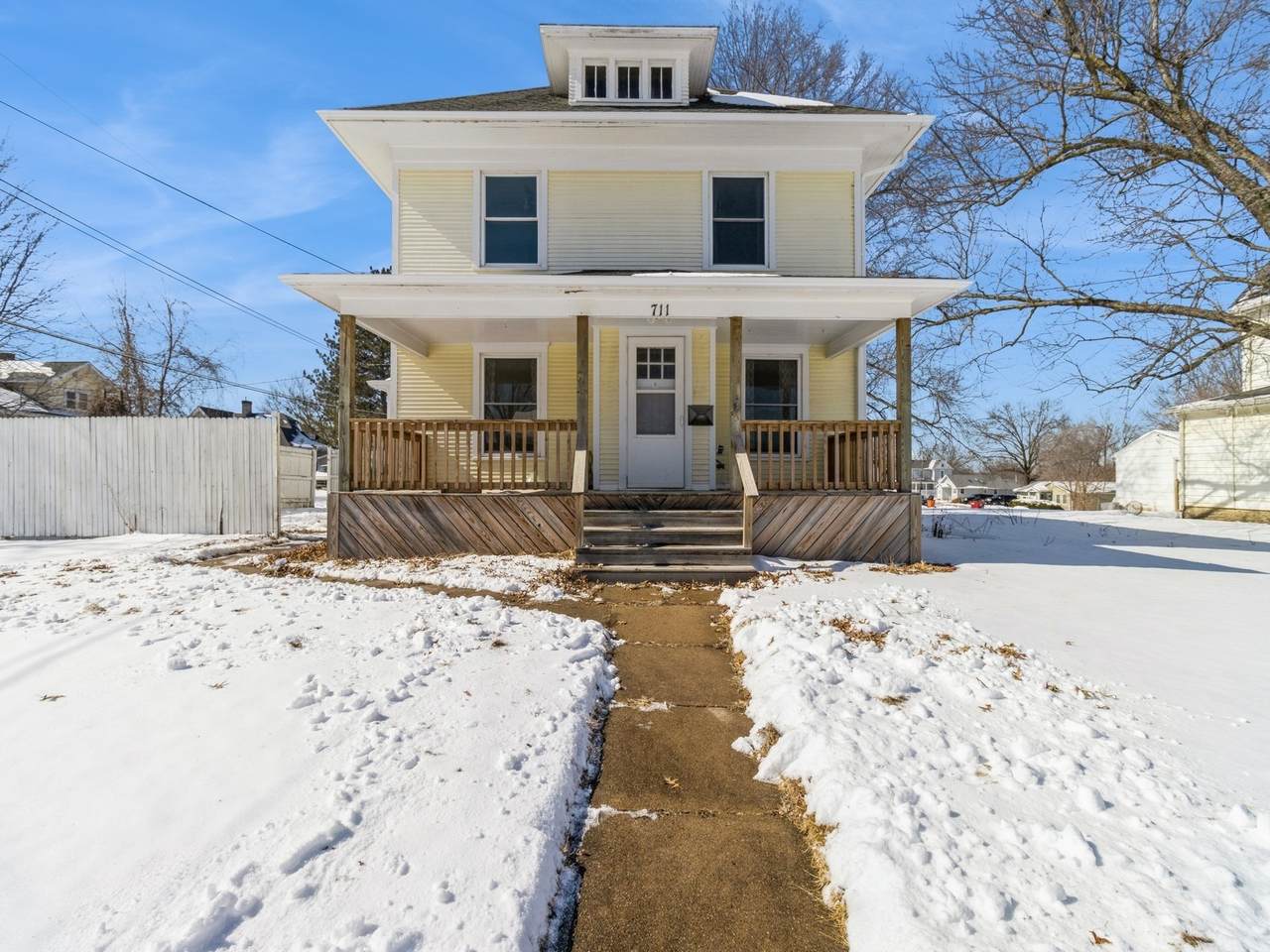711 8th Street - Photo 1