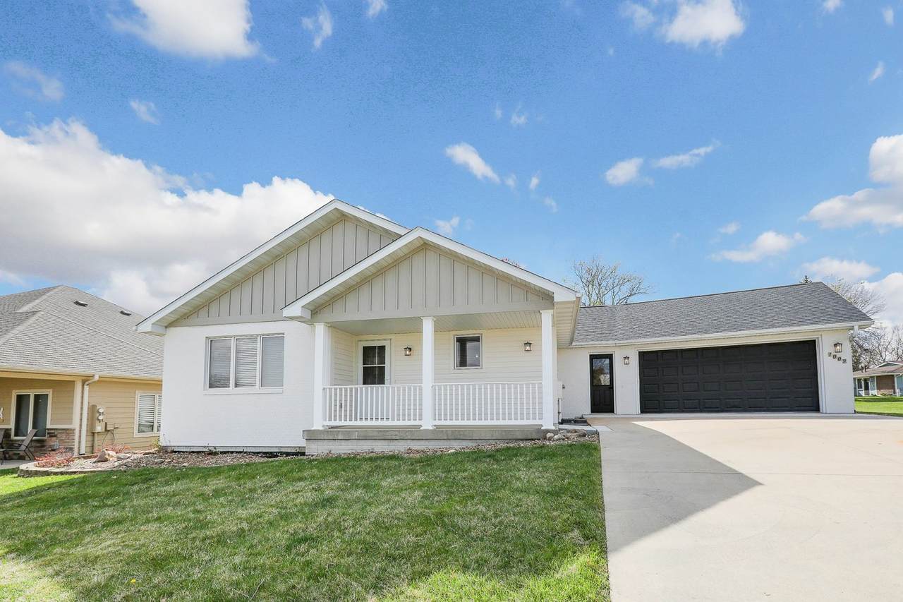 1009 6th Street - Photo 1