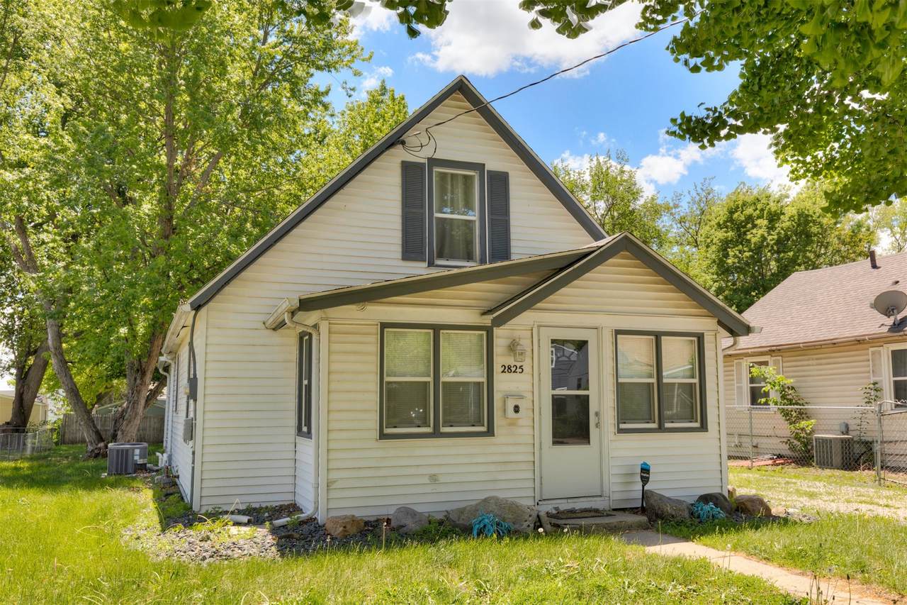 2825 Maple Street - Photo 1