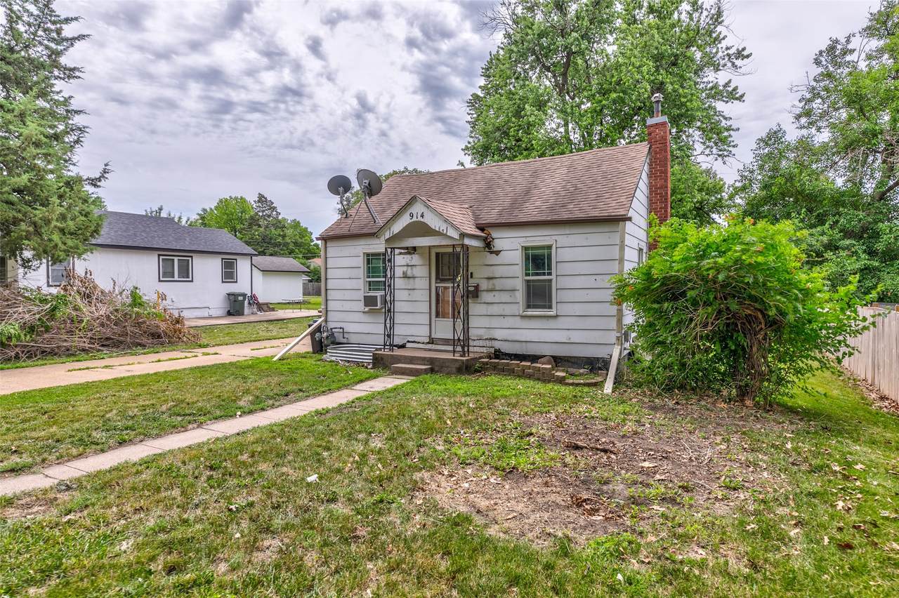 914 Montgomery Street - Photo 1