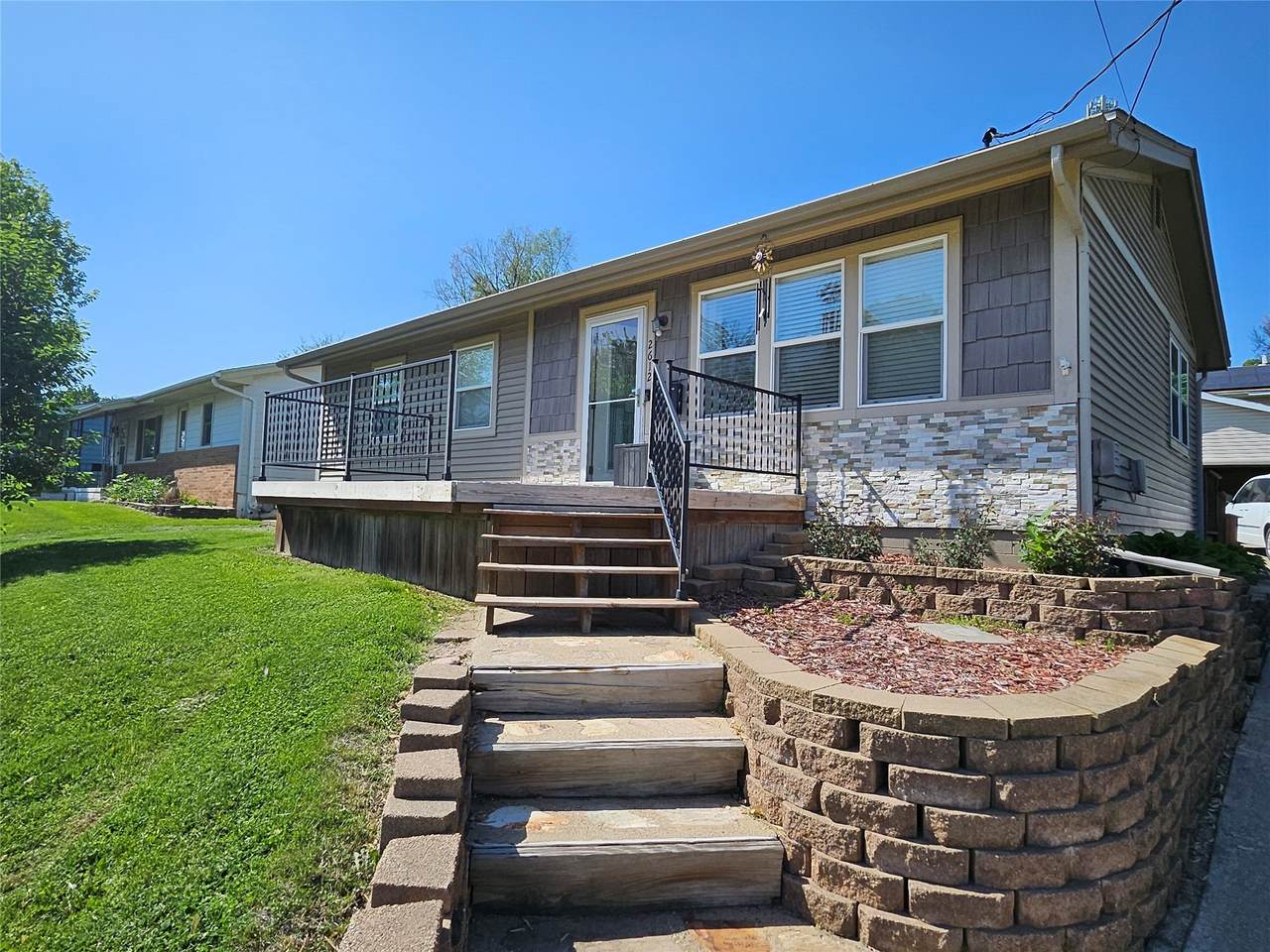 2612 Grandview Avenue - Photo 1